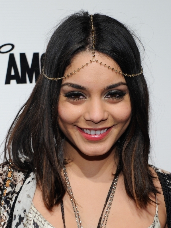 vanessahudgenslongbobwitheadchain.jpg