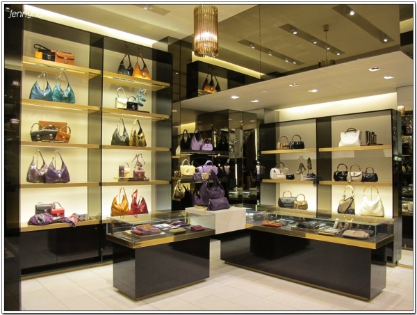 The Fashion Mall at Keystone - Louis Vuitton Saks Fifth Avenue