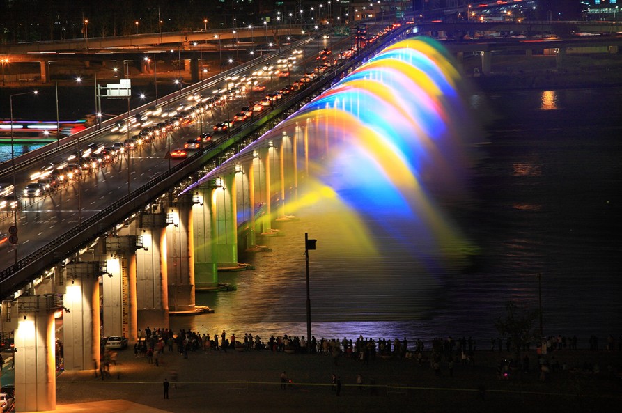 반포대교 무지개분수 World's longest bridge fountain in Seoul Banpo Moonlight