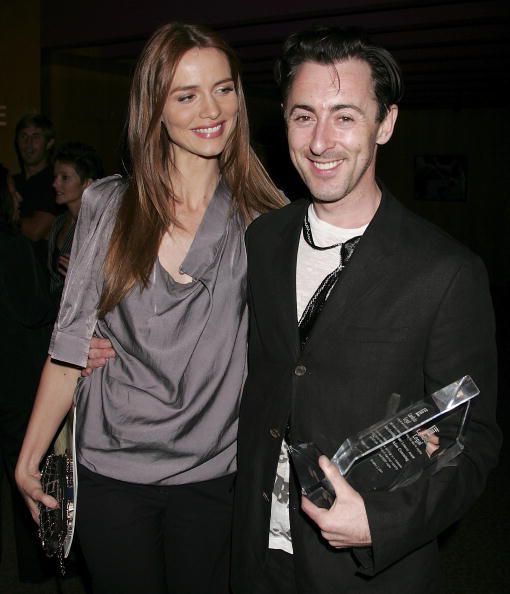 쿨내나는 미녀 영국 배우 세프론 버로우스(Saffron Burrows)의 레즈비언 동성 결혼을 축하하며 네이버 블로그