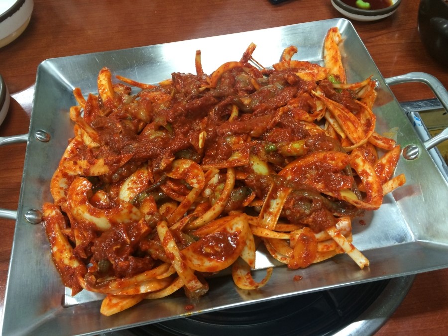 홍굴이 부추손칼국수
