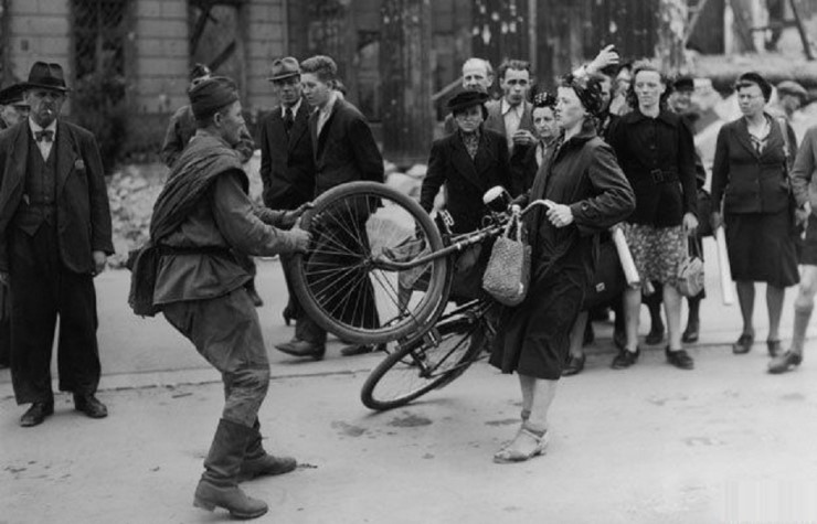 전승국 소련군의 지독했던 독일 여성 강간 -German Women Raped During WWII By The Soviet ...