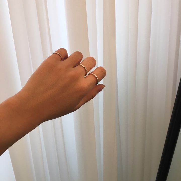 <b><p>Silver base ring 1.5mm stack thumb Snd out</p></b><b><p>シルバーの基本リング 1.5mm スタッキ 親指 説得力の ファッションの完成 ベーシックイル</p></b><br /><br /><p align='center'>