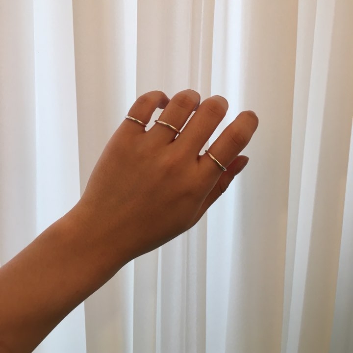 <b><p>Silver base ring 1.5mm stack thumb Snd out</p></b><b><p>シルバーの基本リング 1.5mm スタッキ 親指 説得力の ファッションの完成 ベーシックイル</p></b><br /><br /><p align='center'>