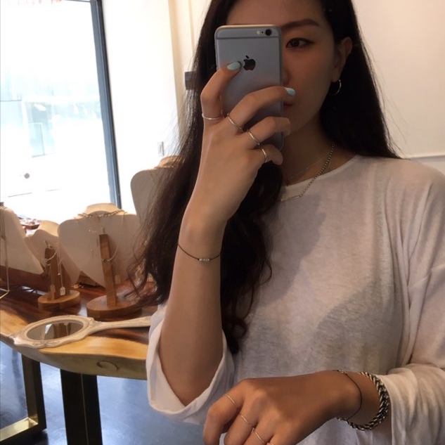 <b><p>Silver base ring 1.5mm stack thumb Snd out</p></b><b><p>シルバーの基本リング 1.5mm スタッキ 親指 説得力の ファッションの完成 ベーシックイル</p></b><br /><br /><p align='center'>