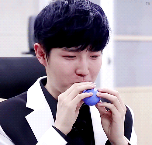 더 쇼 라디오쇼 비하인드 재환이의 폐활량 - 워너원 김재환 움짤