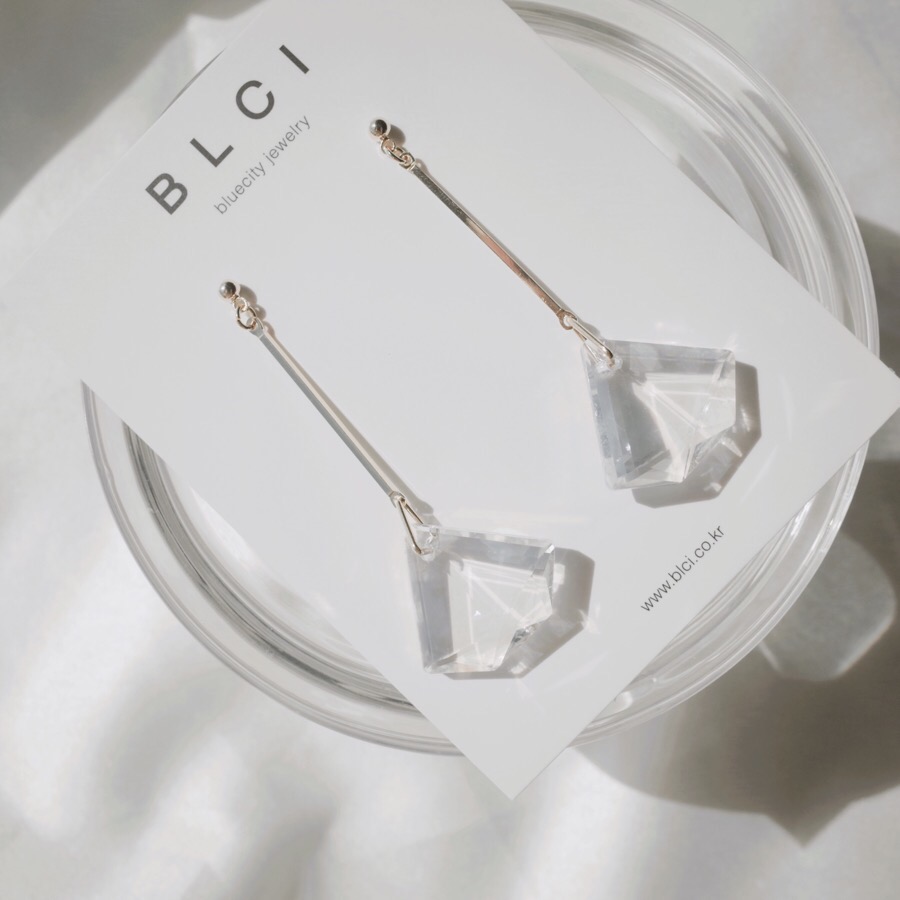 <b><p>natural cryst Modified Dp earring ther-Daughter</p></b><b><p>天然 クリスタル 修正 ドロップ イヤリング 螺鈿 16種 オンバル ツーウェイ</p></b><br /><br /><p align='center'>