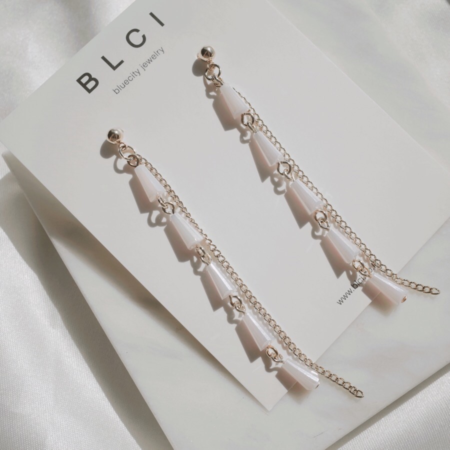 <b><p>natural cryst Modified Dp earring ther-Daughter</p></b><b><p>天然 クリスタル 修正 ドロップ イヤリング 螺鈿 16種 オンバル ツーウェイ</p></b><br /><br /><p align='center'>