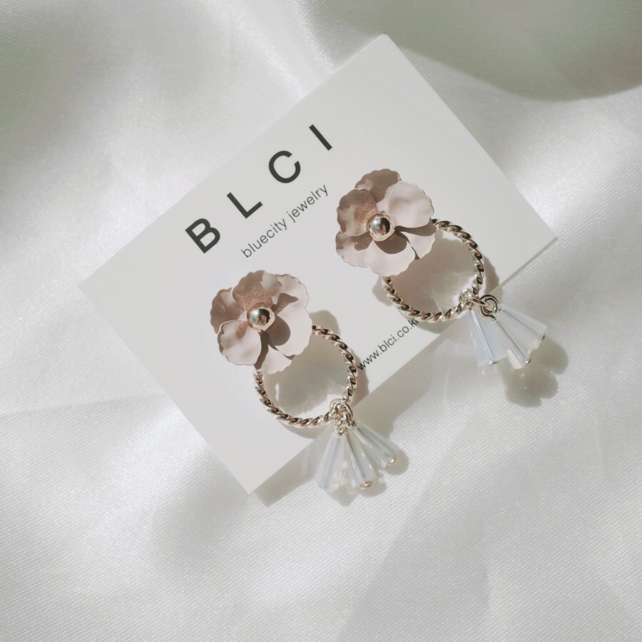 <b><p>spring Cherry Blossom Mot-Daught fw ea Drop</p></b><b><p>春 桜 螺鈿 フラワー イヤリング ドロップ ツーウェイ 15種 開講コーディネート</p></b><br /><br /><p align='center'>