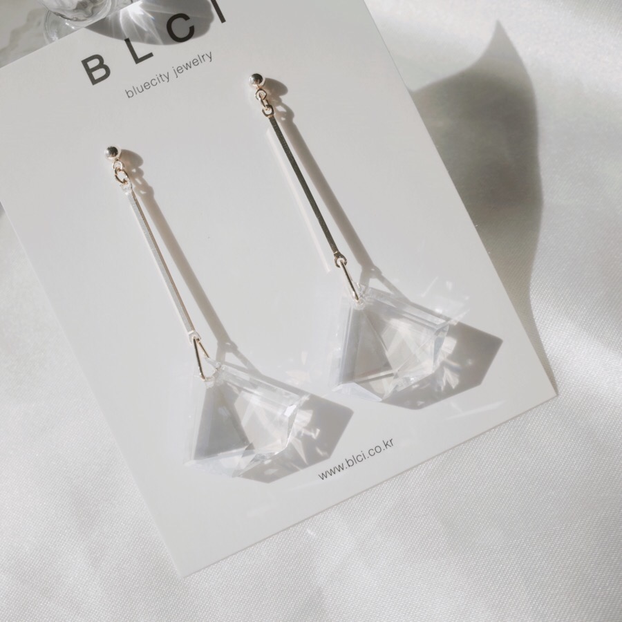 <b><p>natural cryst Modified Dp earring ther-Daughter</p></b><b><p>天然 クリスタル 修正 ドロップ イヤリング 螺鈿 16種 オンバル ツーウェイ</p></b><br /><br /><p align='center'>