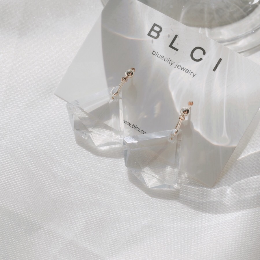 <b><p>natural cryst Modified Dp earring ther-Daughter</p></b><b><p>天然 クリスタル 修正 ドロップ イヤリング 螺鈿 16種 オンバル ツーウェイ</p></b><br /><br /><p align='center'>