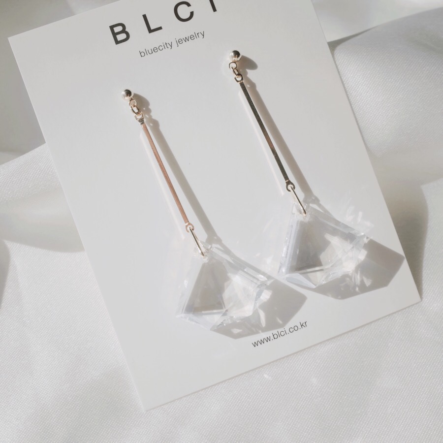 <b><p>natural cryst Modified Dp earring ther-Daughter</p></b><b><p>天然 クリスタル 修正 ドロップ イヤリング 螺鈿 16種 オンバル ツーウェイ</p></b><br /><br /><p align='center'>