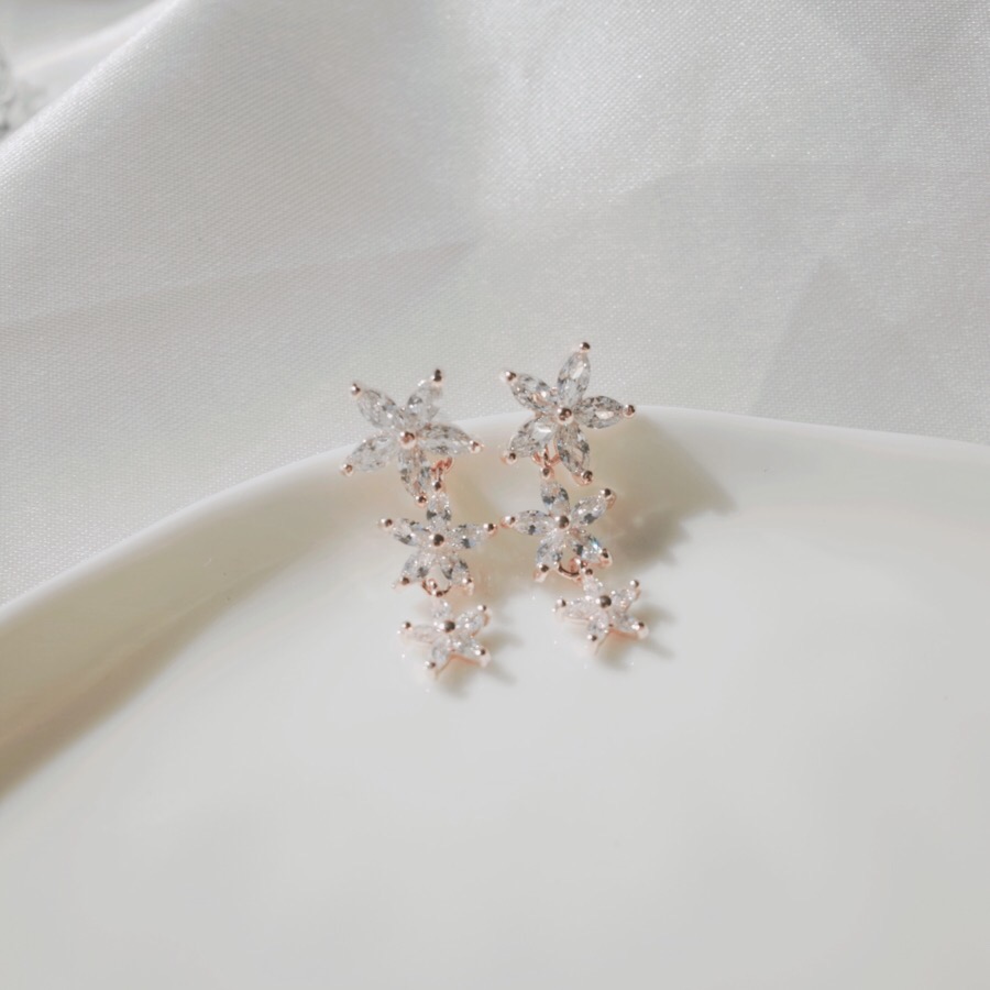 <b><p>spring Cherry Blossom Mot-Daught fw ea Drop</p></b><b><p>春 桜 螺鈿 フラワー イヤリング ドロップ ツーウェイ 15種 開講コーディネート</p></b><br /><br /><p align='center'>