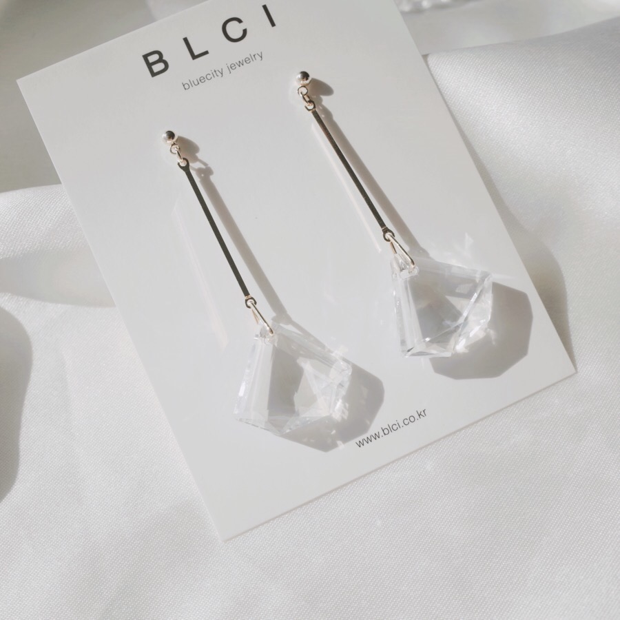 <b><p>natural cryst Modified Dp earring ther-Daughter</p></b><b><p>天然 クリスタル 修正 ドロップ イヤリング 螺鈿 16種 オンバル ツーウェイ</p></b><br /><br /><p align='center'>