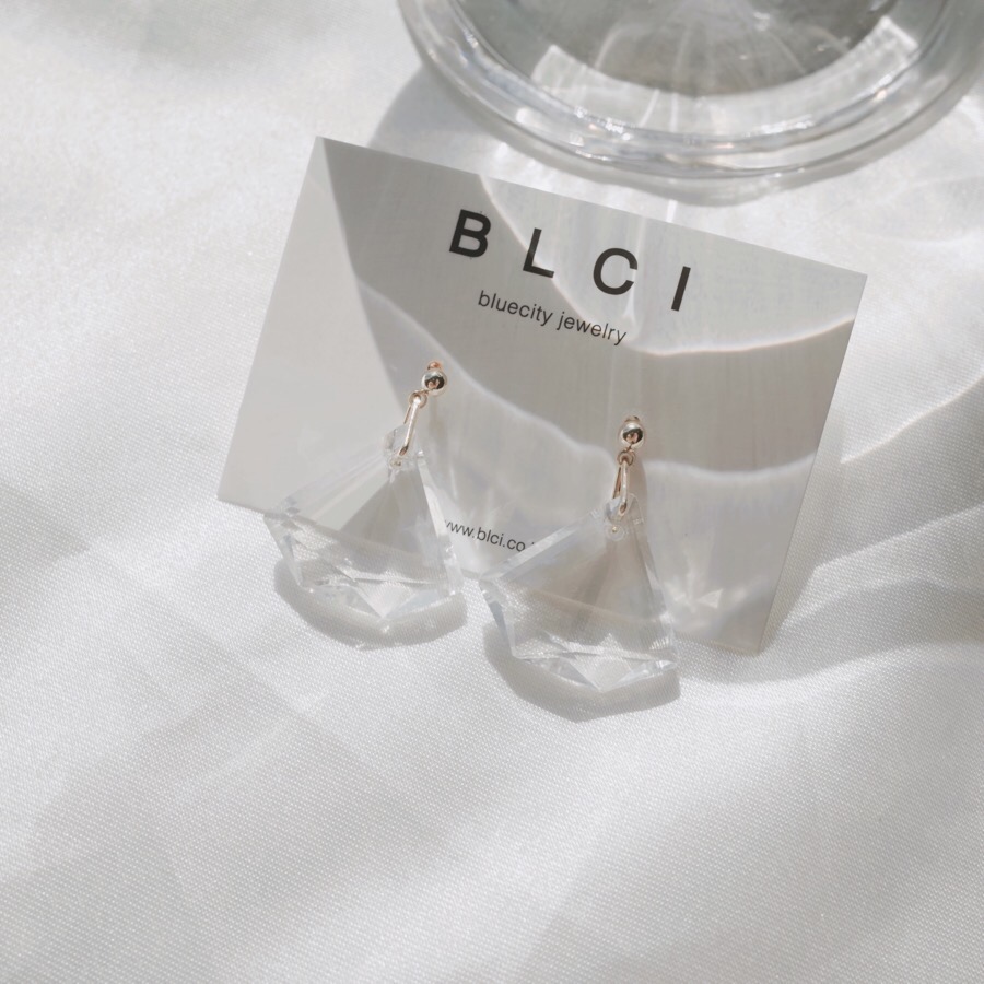 <b><p>natural cryst Modified Dp earring ther-Daughter</p></b><b><p>天然 クリスタル 修正 ドロップ イヤリング 螺鈿 16種 オンバル ツーウェイ</p></b><br /><br /><p align='center'>