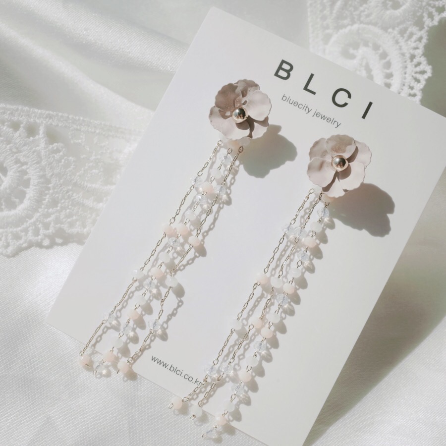 <b><p>spring Cherry Blossom Mot-Daught fw ea Drop</p></b><b><p>春 桜 螺鈿 フラワー イヤリング ドロップ ツーウェイ 15種 開講コーディネート</p></b><br /><br /><p align='center'>