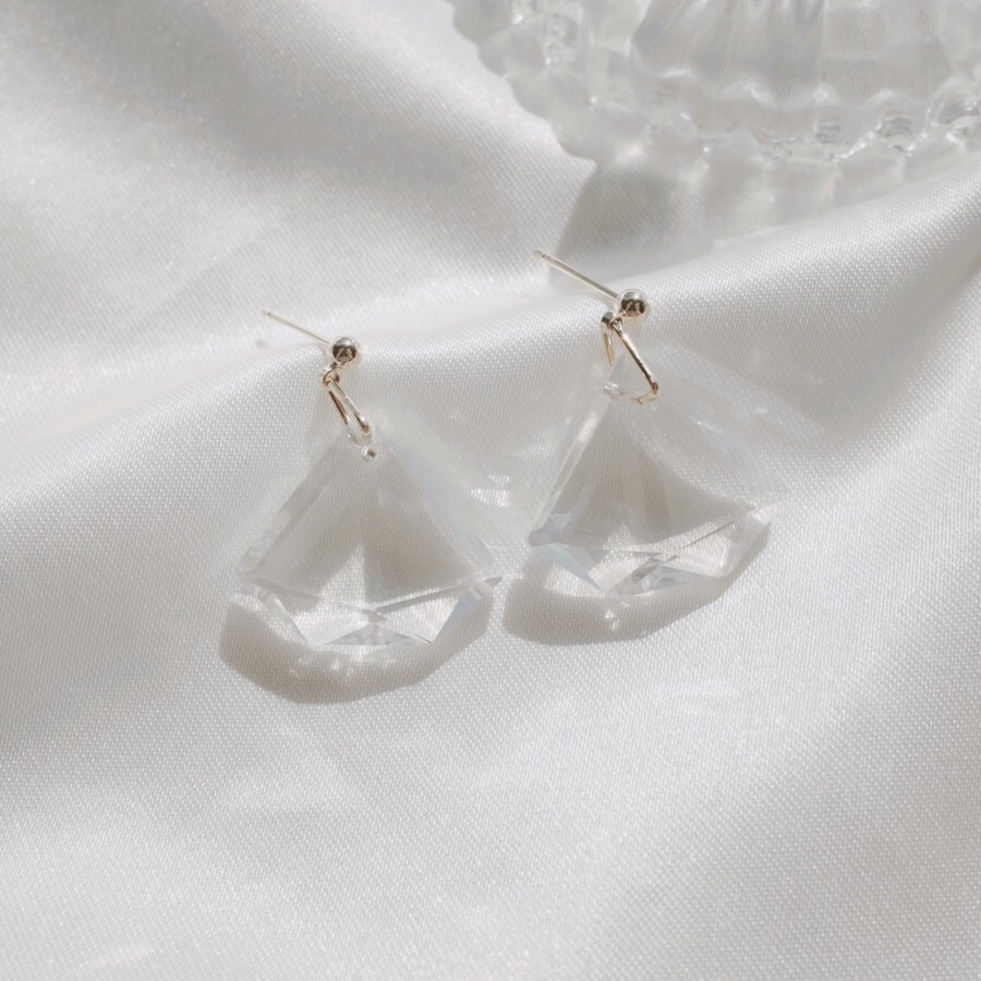 <b><p>natural cryst Modified Dp earring ther-Daughter</p></b><b><p>天然 クリスタル 修正 ドロップ イヤリング 螺鈿 16種 オンバル ツーウェイ</p></b><br /><br /><p align='center'>