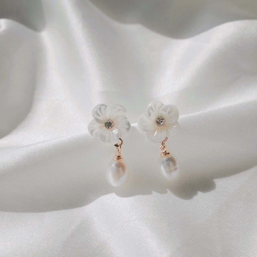 <b><p>spring Cherry Blossom Mot-Daught fw ea Drop</p></b><b><p>春 桜 螺鈿 フラワー イヤリング ドロップ ツーウェイ 15種 開講コーディネート</p></b><br /><br /><p align='center'>