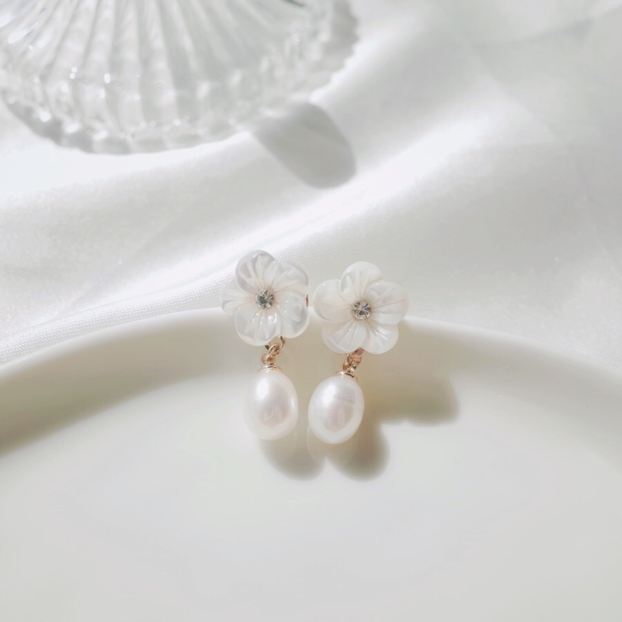 <b><p>spring Cherry Blossom Mot-Daught fw ea Drop</p></b><b><p>春 桜 螺鈿 フラワー イヤリング ドロップ ツーウェイ 15種 開講コーディネート</p></b><br /><br /><p align='center'>