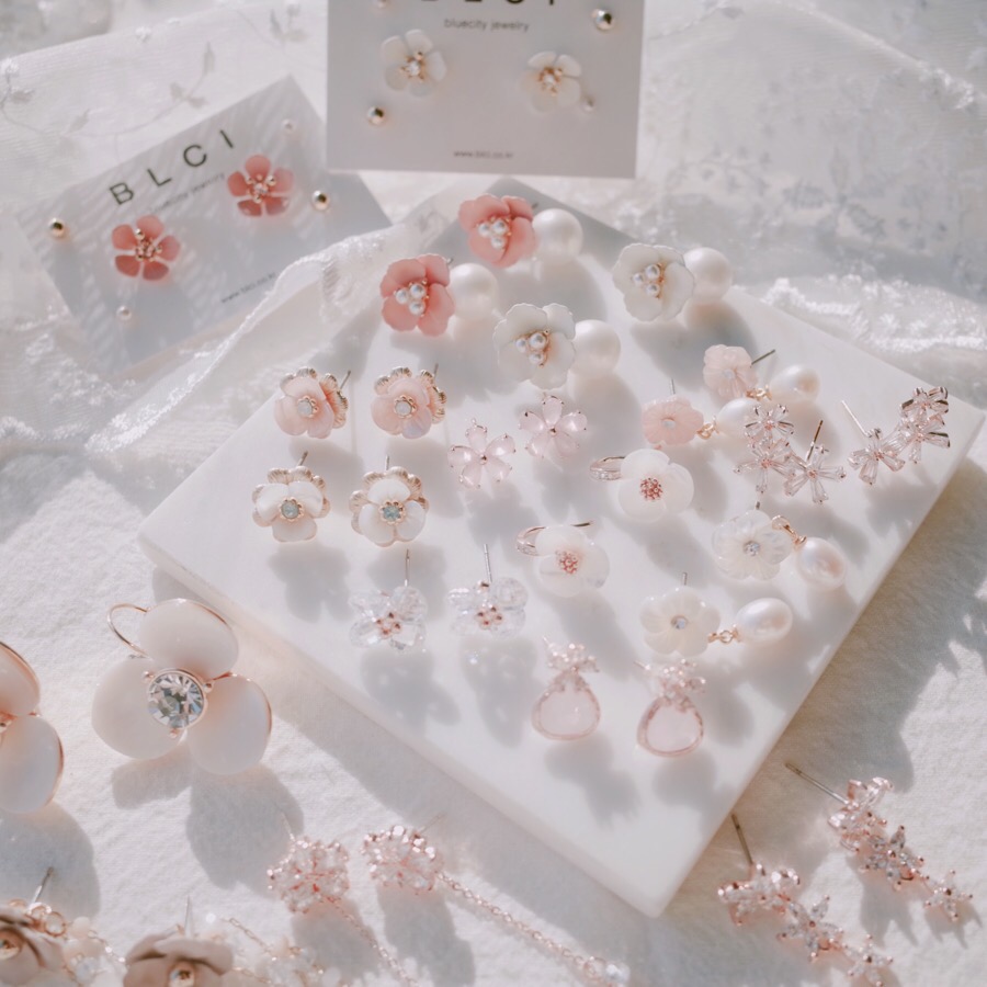 <b><p>spring Cherry Blossom Mot-Daught fw ea Drop</p></b><b><p>春 桜 螺鈿 フラワー イヤリング ドロップ ツーウェイ 15種 開講コーディネート</p></b><br /><br /><p align='center'>