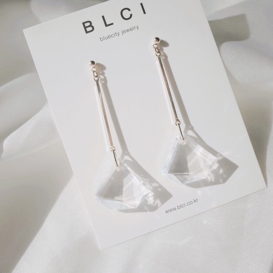 <b><p>natural cryst Modified Dp earring ther-Daughter</p></b><b><p>天然 クリスタル 修正 ドロップ イヤリング 螺鈿 16種 オンバル ツーウェイ</p></b><br /><br /><p align='center'>