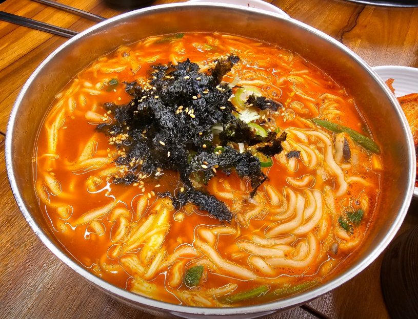 미몽 만두전골 장칼국수 이미지 17